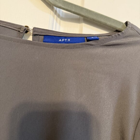 Apt. 9 Gray Bell Sleeve Blouse – Size Small, EUC, Feminine & Flowy Workwear Top - Picture 4 of 5
